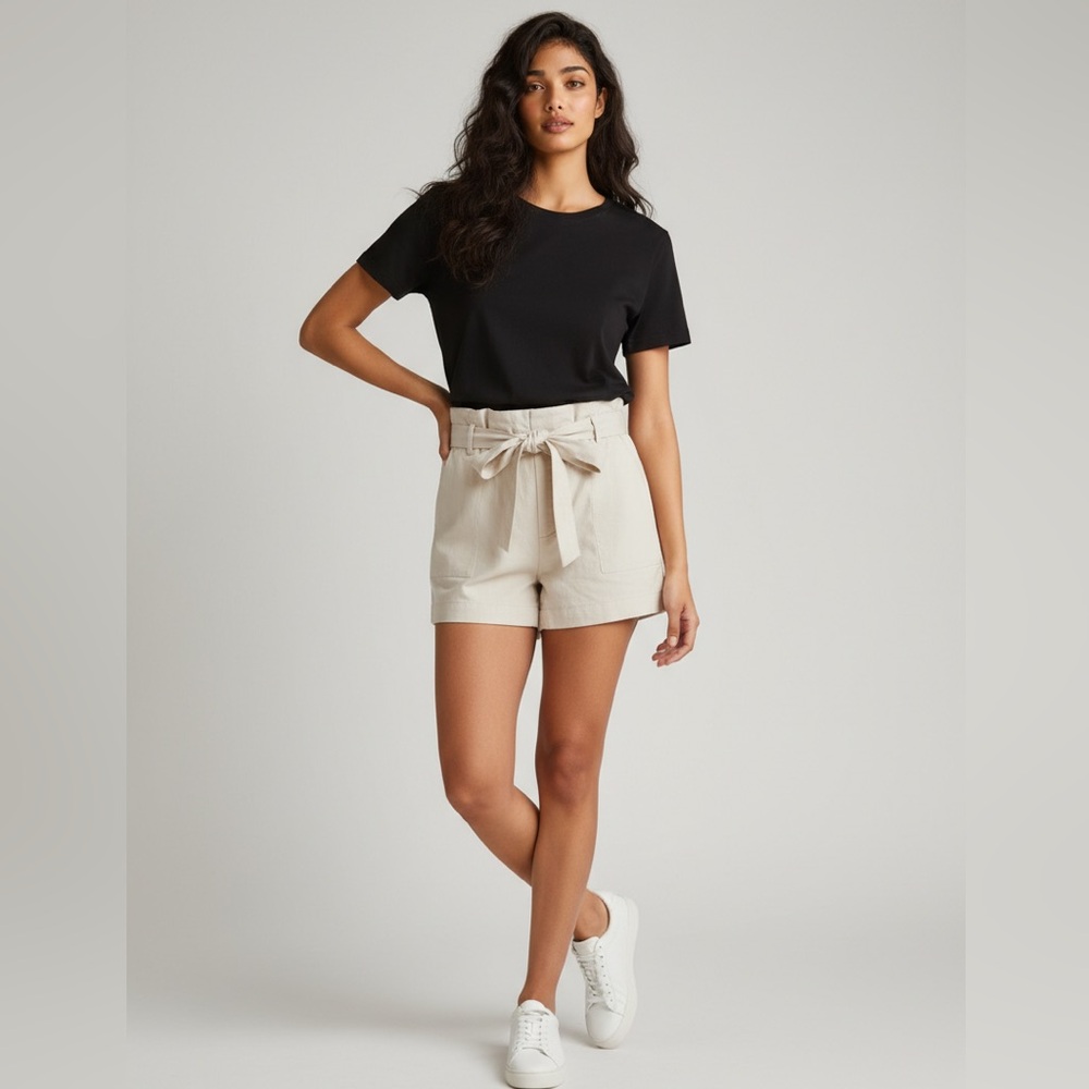 Wilfred Aritzia Paperbag Shorts in a light birch color and crepe fabric. Size 4